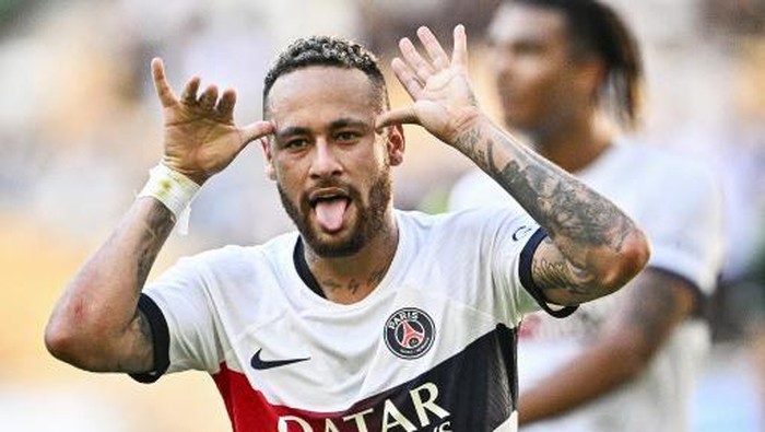 **Tawaran Fantastis Al Hilal: Mengupas Penawaran Gaji Sensasional untuk Neymar**