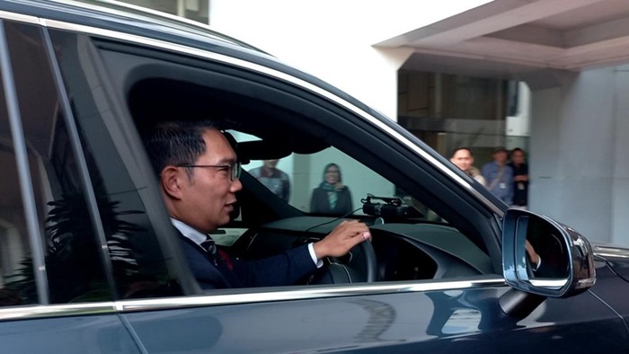 “RK Nyetir Mobil Bandung-Jakarta, Hadiri Pelantikan Pj Gubernur Jabar”